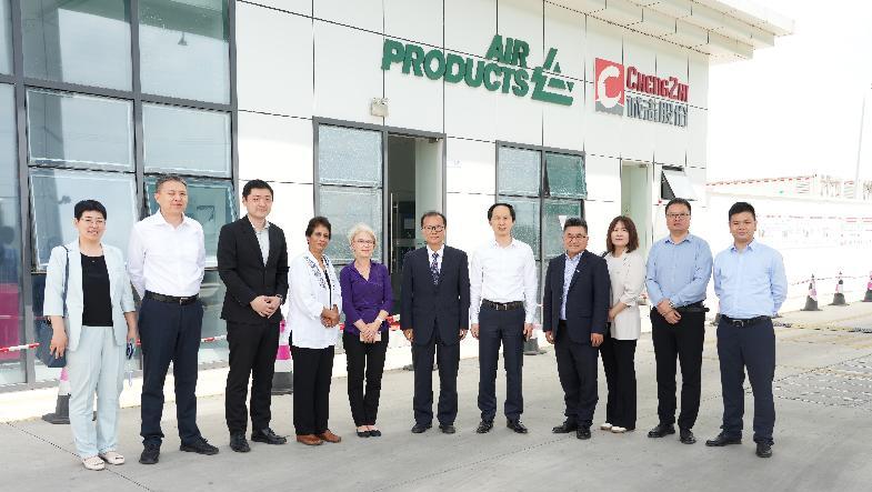 A Delegation Led by UN Assistant Secretary-General Kanni Wignaraja Visits Hydrogen Refueling Station on Yinhe Road, Changshu